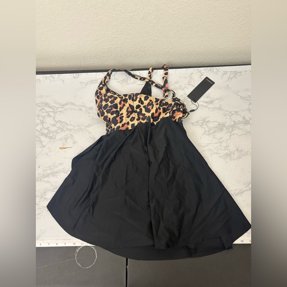 MOOSLOVER Womens M One-Piece Tummy Control Swim Dress Bathing Suit Cheetah - Picture 3 of 7